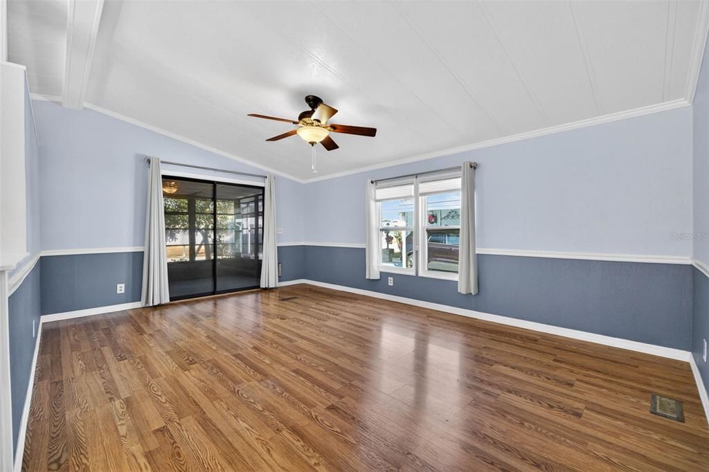 For Sale: $169,900 (2 beds, 2 baths, 1056 Square Feet)