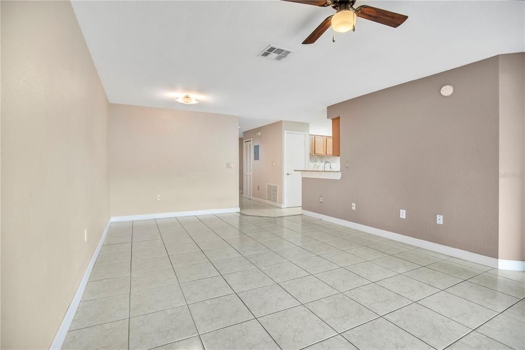 На продажу: $285,000 (3 спален, 2 ванн, 1169 Квадратных фут)