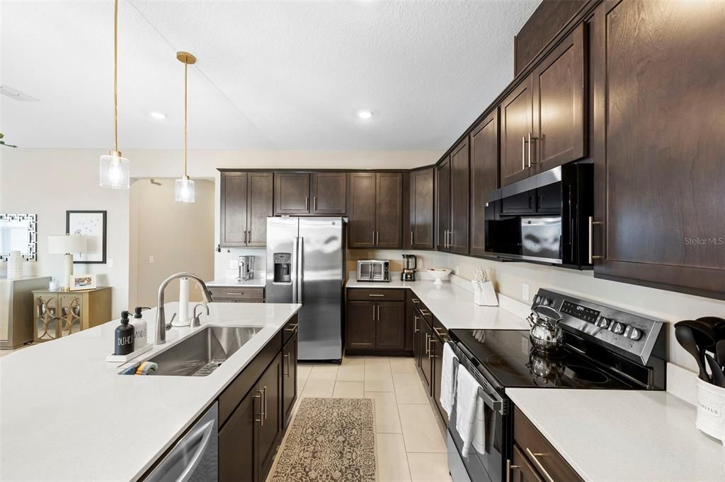 For Sale: $348,000 (4 beds, 3 baths, 2075 Square Feet)