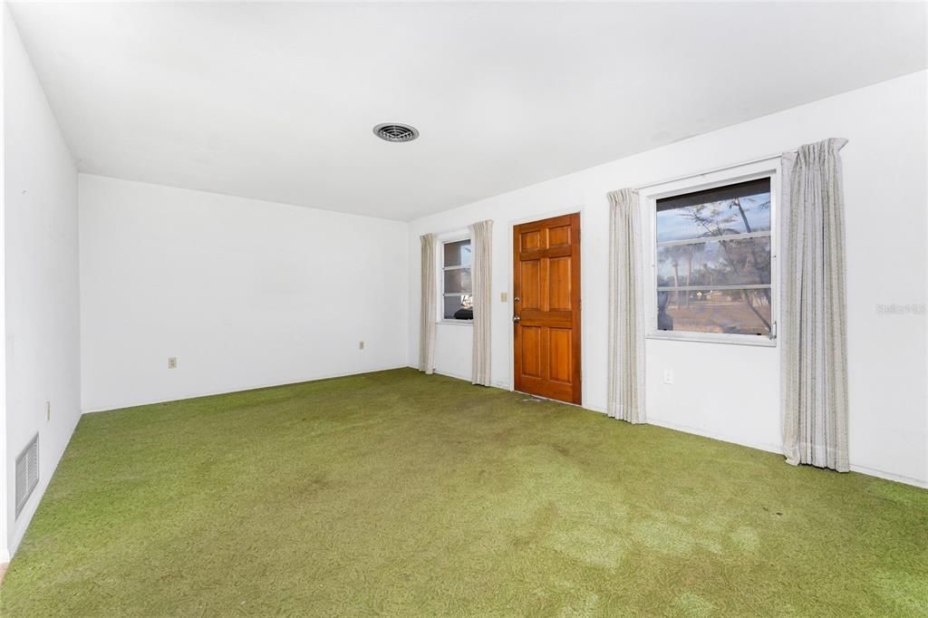 待售: $209,000 (2 贝兹, 2 浴室, 1293 平方英尺)