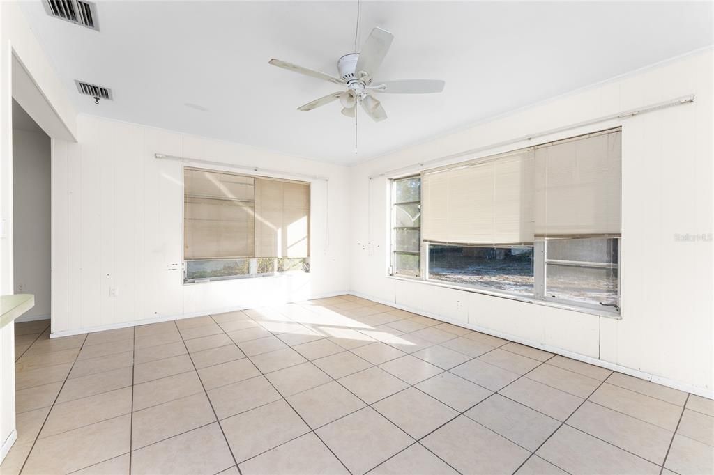 待售: $209,000 (2 贝兹, 2 浴室, 1293 平方英尺)