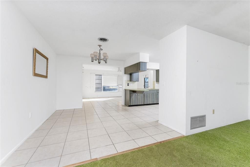 待售: $209,000 (2 贝兹, 2 浴室, 1293 平方英尺)