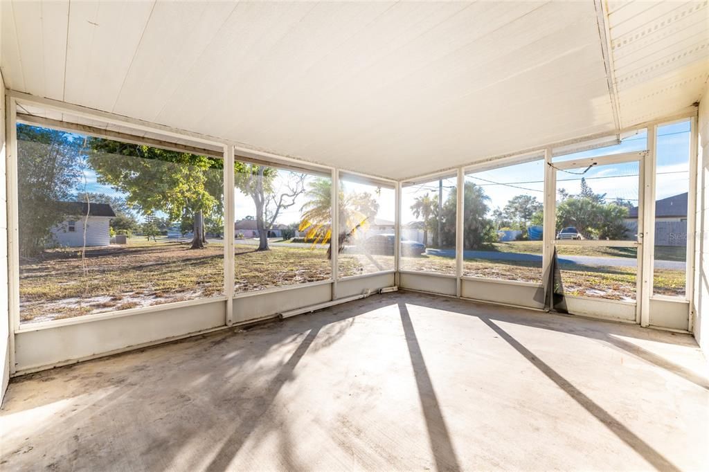 待售: $209,000 (2 贝兹, 2 浴室, 1293 平方英尺)