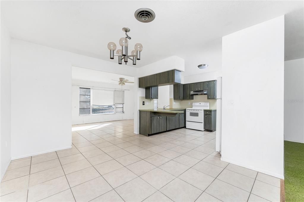 待售: $209,000 (2 贝兹, 2 浴室, 1293 平方英尺)