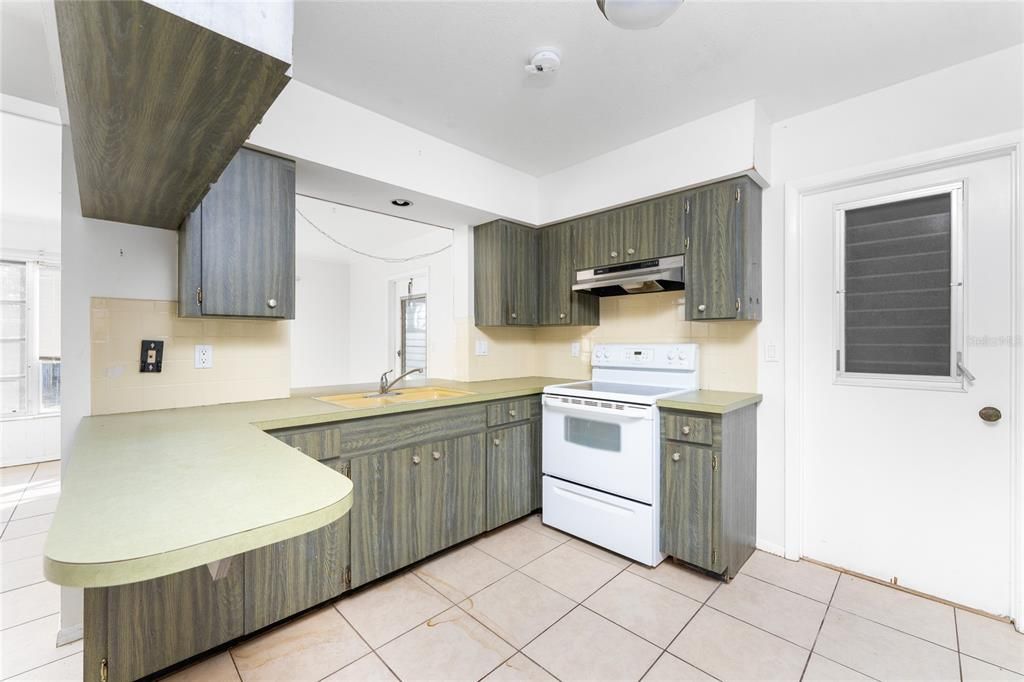 待售: $209,000 (2 贝兹, 2 浴室, 1293 平方英尺)