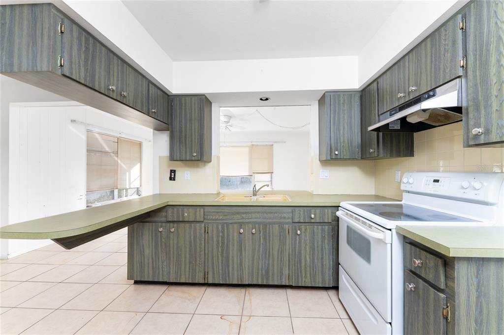 待售: $209,000 (2 贝兹, 2 浴室, 1293 平方英尺)