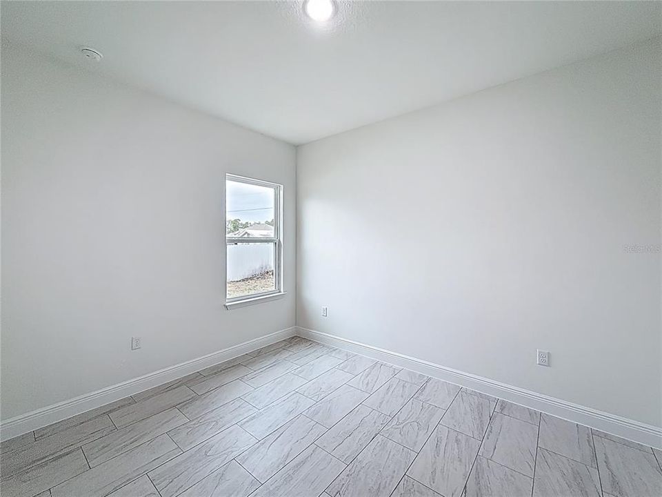 待售: $287,000 (4 贝兹, 2 浴室, 1580 平方英尺)