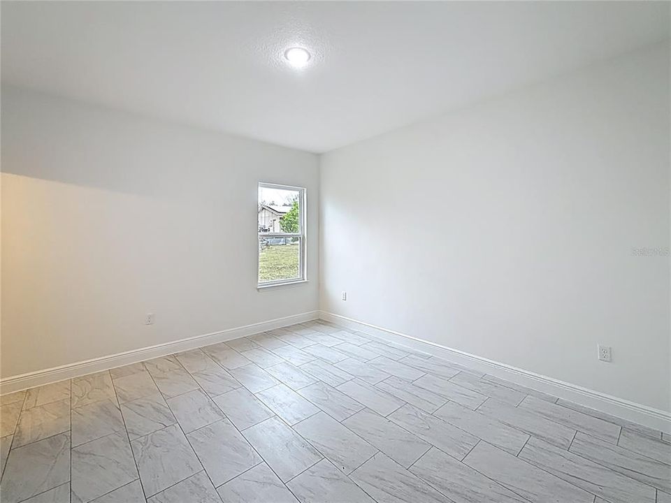 待售: $287,000 (4 贝兹, 2 浴室, 1580 平方英尺)