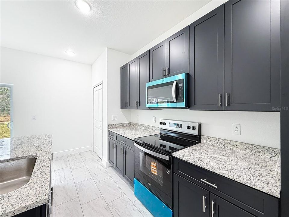 待售: $287,000 (4 贝兹, 2 浴室, 1580 平方英尺)