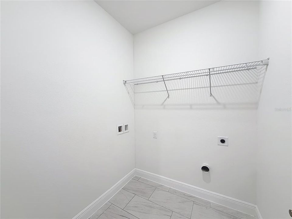 待售: $287,000 (4 贝兹, 2 浴室, 1580 平方英尺)