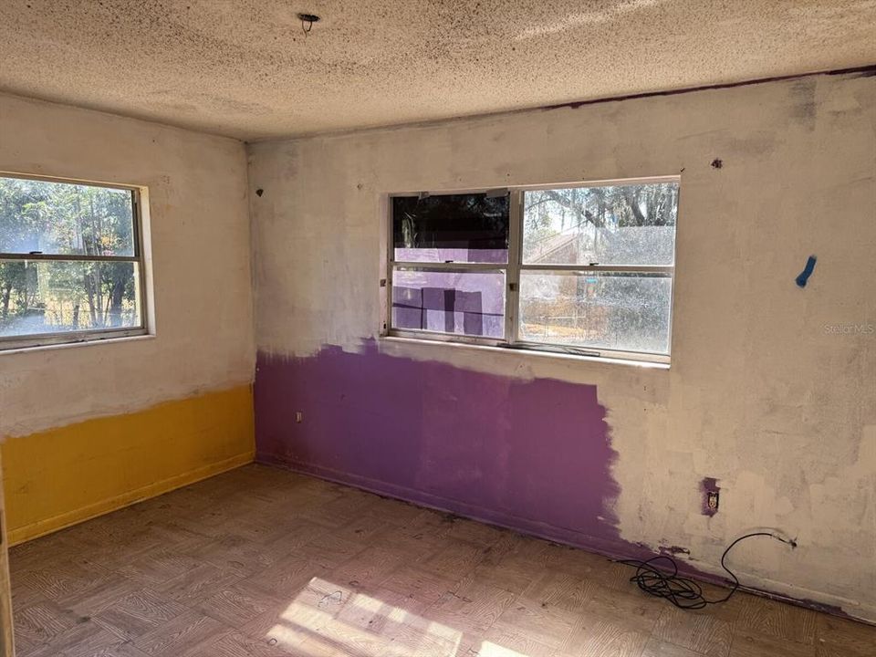 待售: $149,900 (4 贝兹, 2 浴室, 1320 平方英尺)