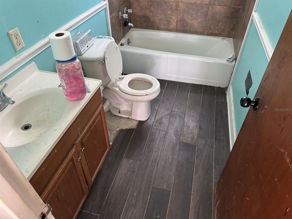 待售: $149,900 (4 贝兹, 2 浴室, 1320 平方英尺)