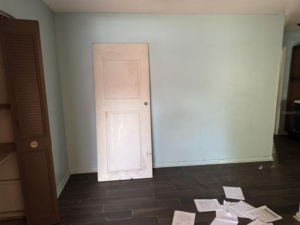 待售: $149,900 (4 贝兹, 2 浴室, 1320 平方英尺)