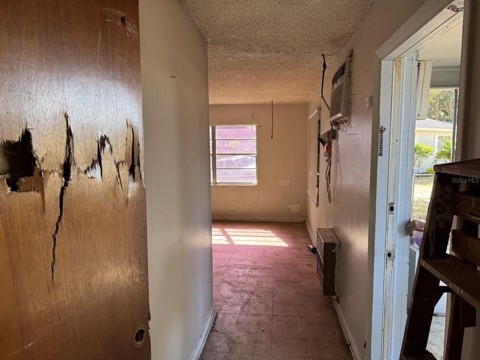 待售: $149,900 (4 贝兹, 2 浴室, 1320 平方英尺)