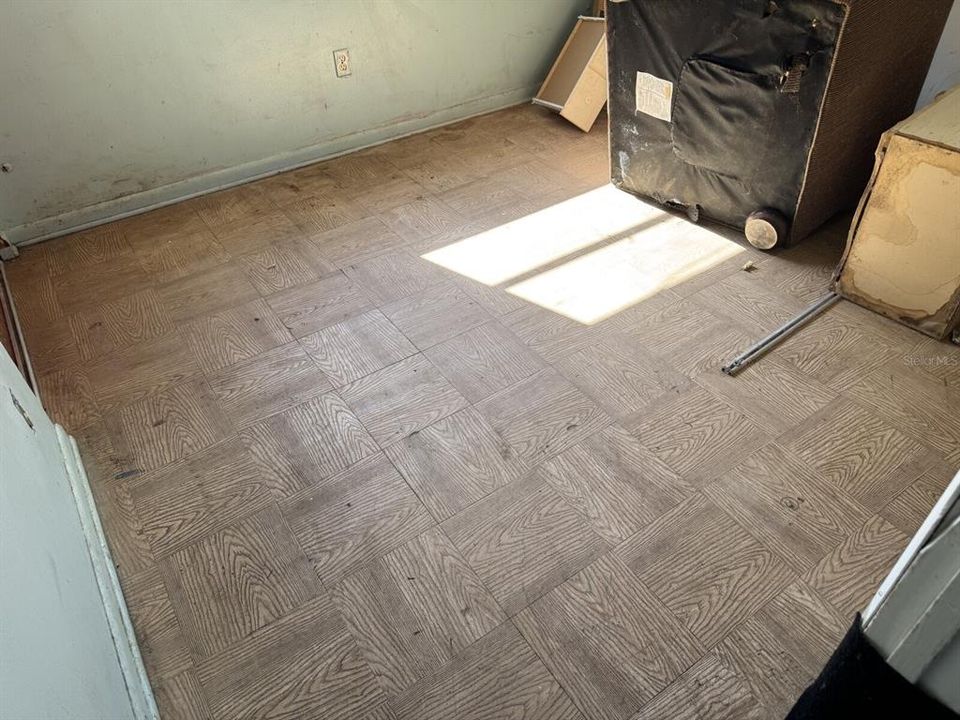 待售: $149,900 (4 贝兹, 2 浴室, 1320 平方英尺)