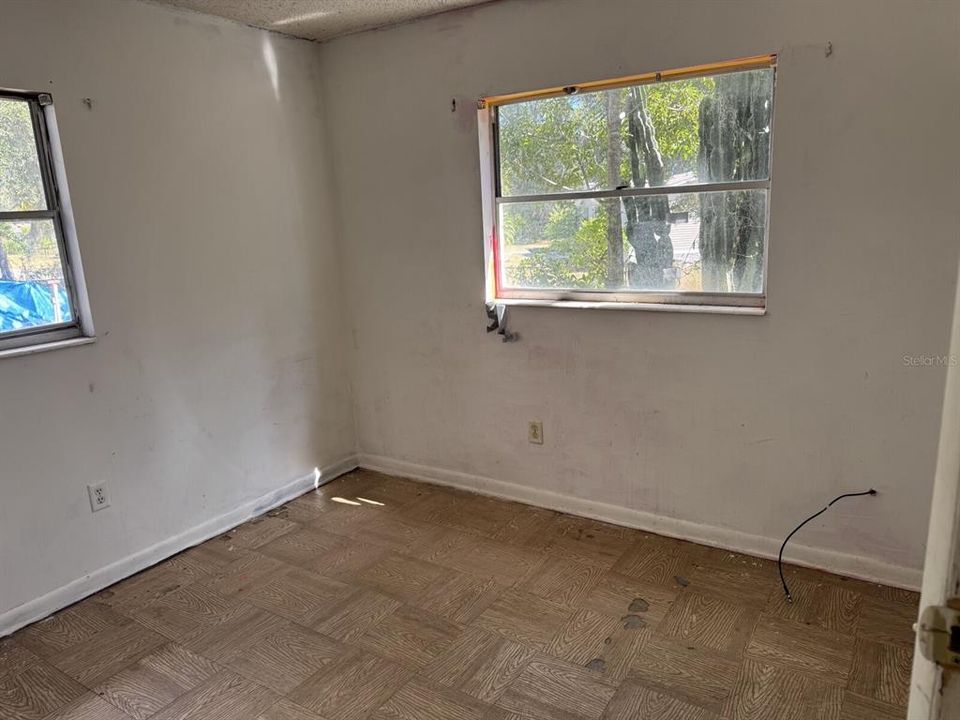 待售: $149,900 (4 贝兹, 2 浴室, 1320 平方英尺)