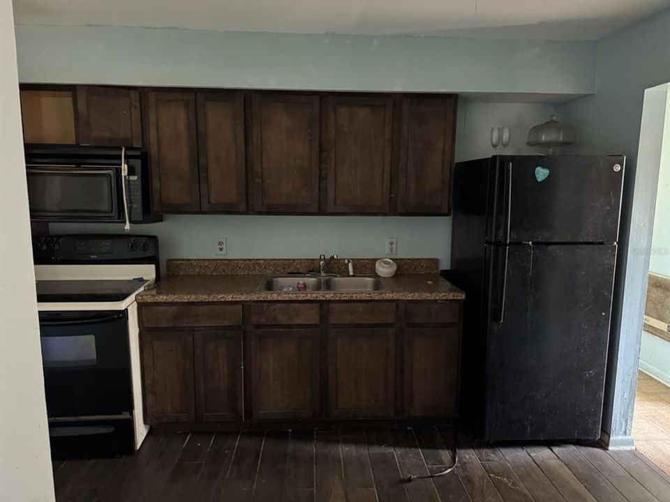 待售: $149,900 (4 贝兹, 2 浴室, 1320 平方英尺)