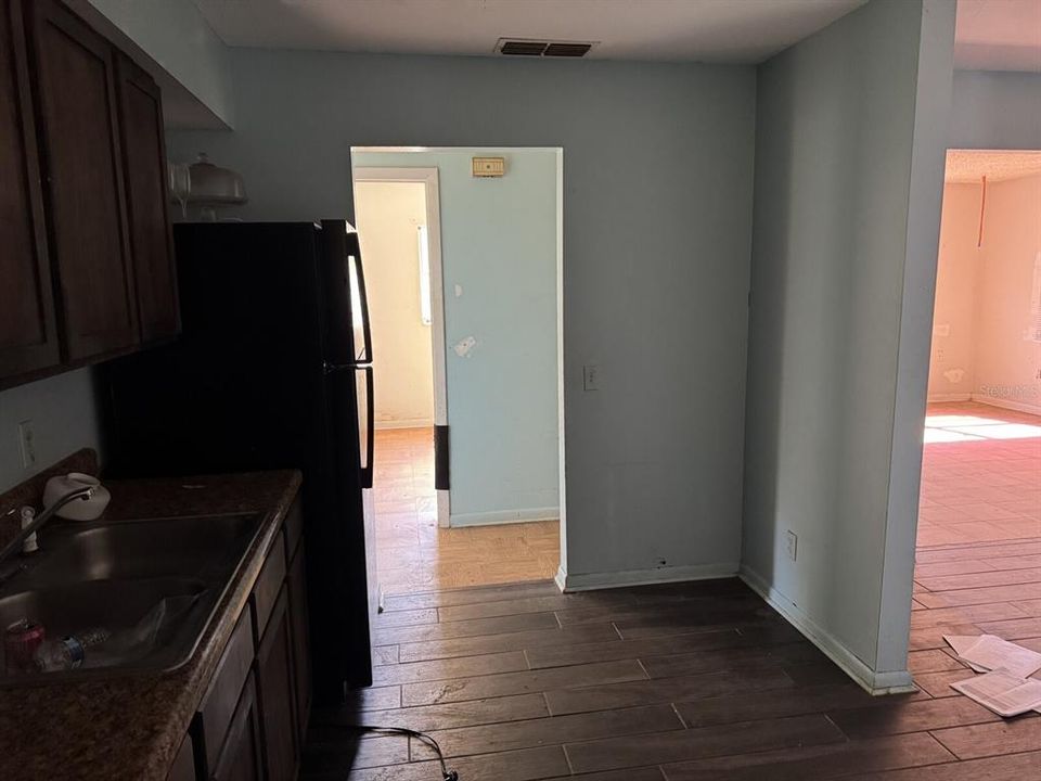 待售: $149,900 (4 贝兹, 2 浴室, 1320 平方英尺)