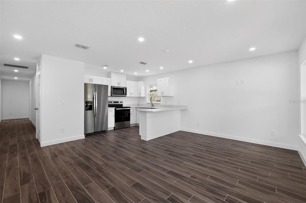 For Rent: $2,299 (3 beds, 2 baths, 1350 Square Feet)