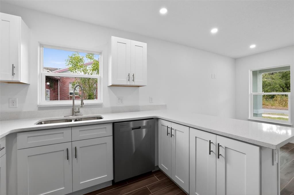 For Rent: $2,299 (3 beds, 2 baths, 1350 Square Feet)