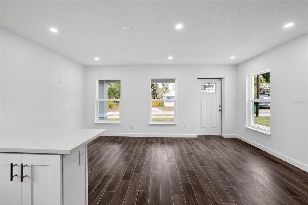 For Rent: $2,299 (3 beds, 2 baths, 1350 Square Feet)