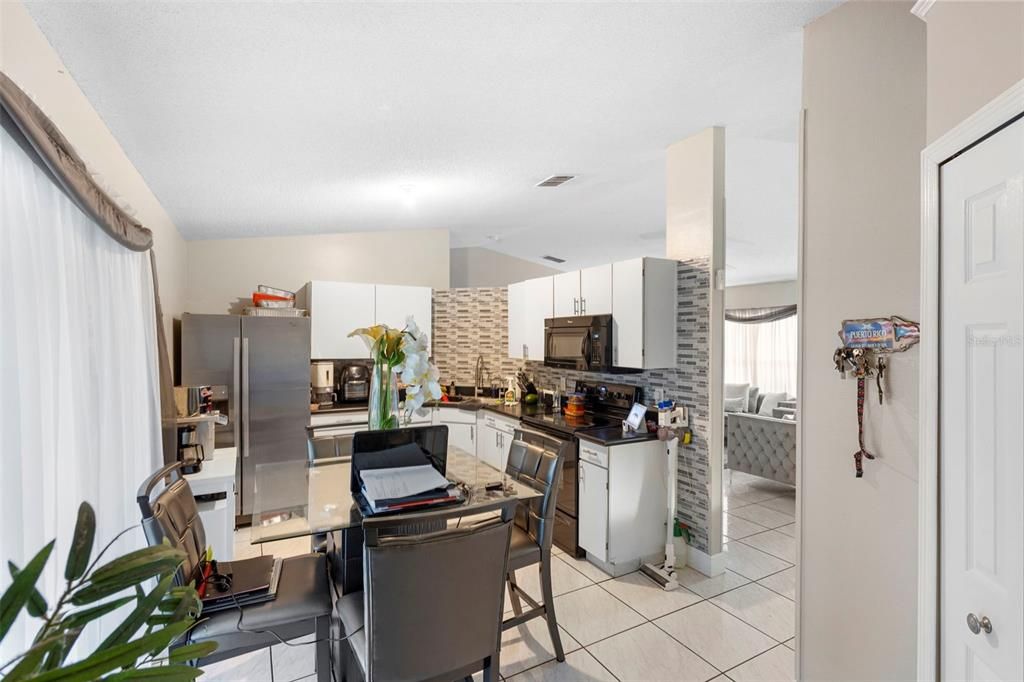 For Sale: $249,900 (3 beds, 2 baths, 1129 Square Feet)