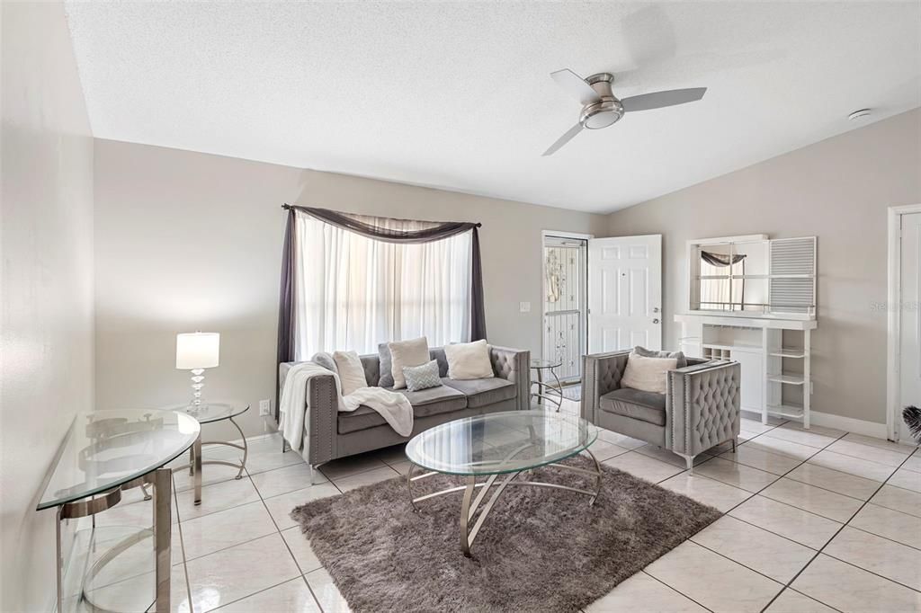 For Sale: $249,900 (3 beds, 2 baths, 1129 Square Feet)