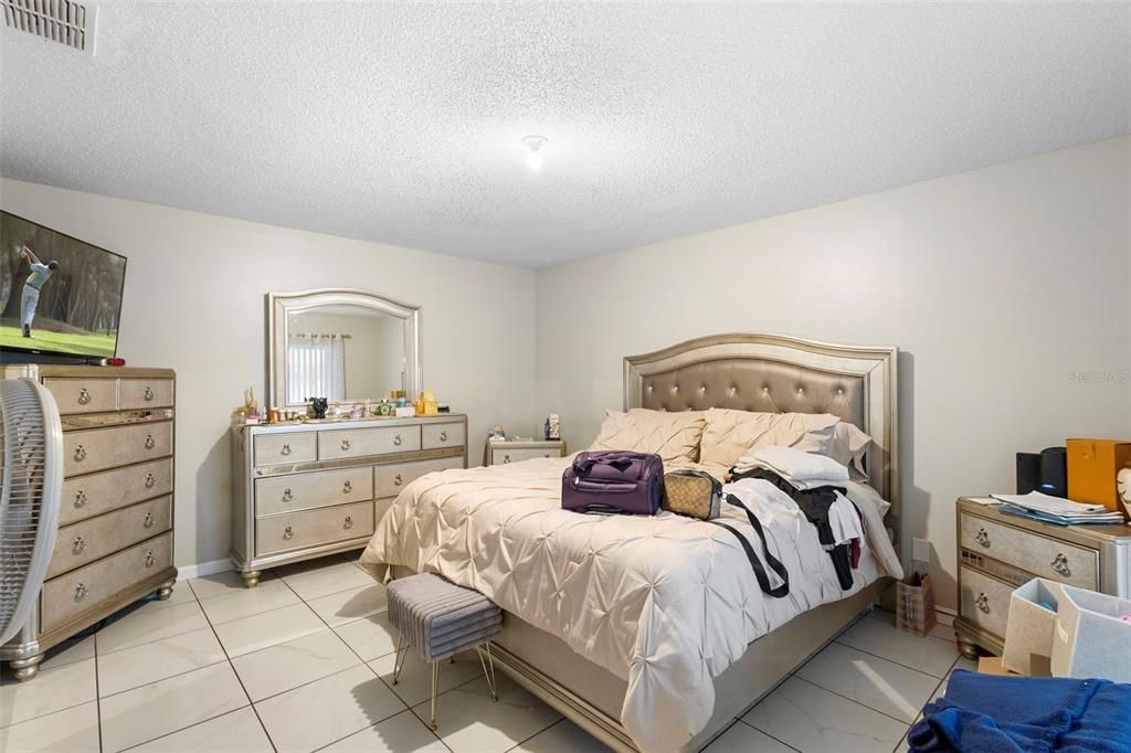 For Sale: $249,900 (3 beds, 2 baths, 1129 Square Feet)