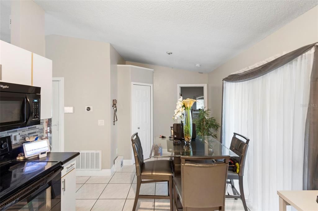 For Sale: $249,900 (3 beds, 2 baths, 1129 Square Feet)