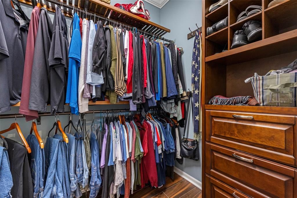 For Sale: $374,900 (4 beds, 2 baths, 1633 Square Feet)