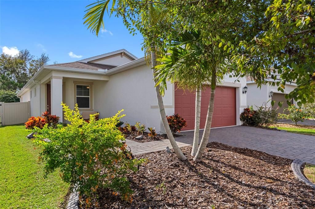 For Sale: $374,900 (4 beds, 2 baths, 1633 Square Feet)