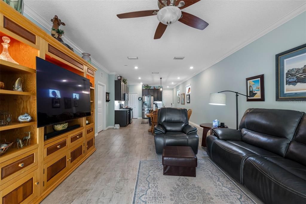 For Sale: $374,900 (4 beds, 2 baths, 1633 Square Feet)