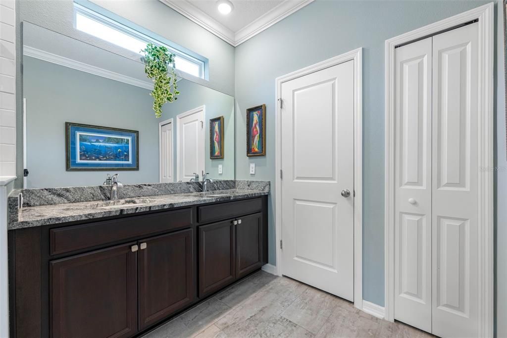 For Sale: $374,900 (4 beds, 2 baths, 1633 Square Feet)