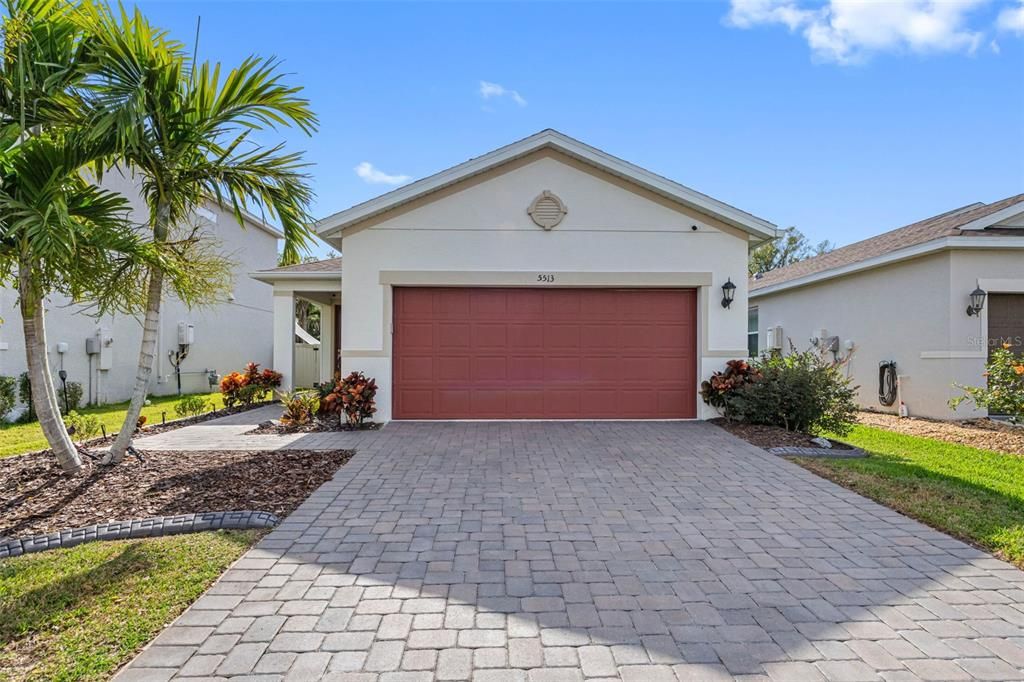 For Sale: $374,900 (4 beds, 2 baths, 1633 Square Feet)