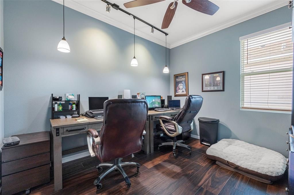 For Sale: $374,900 (4 beds, 2 baths, 1633 Square Feet)