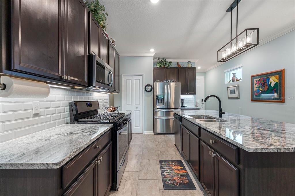 For Sale: $374,900 (4 beds, 2 baths, 1633 Square Feet)
