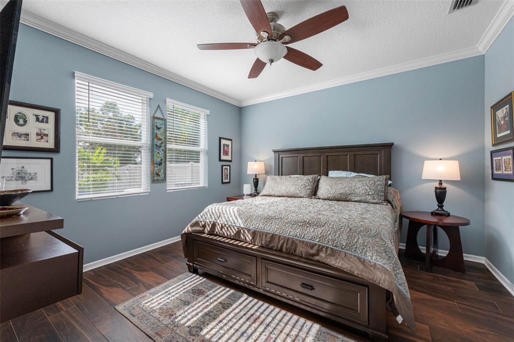 For Sale: $374,900 (4 beds, 2 baths, 1633 Square Feet)