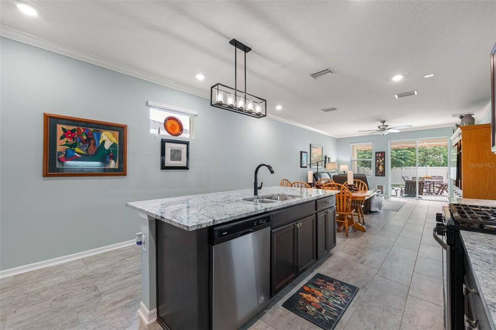 For Sale: $374,900 (4 beds, 2 baths, 1633 Square Feet)