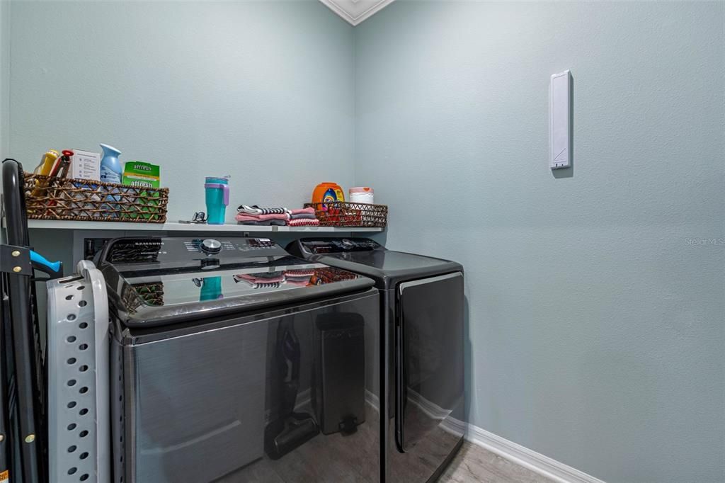 For Sale: $374,900 (4 beds, 2 baths, 1633 Square Feet)