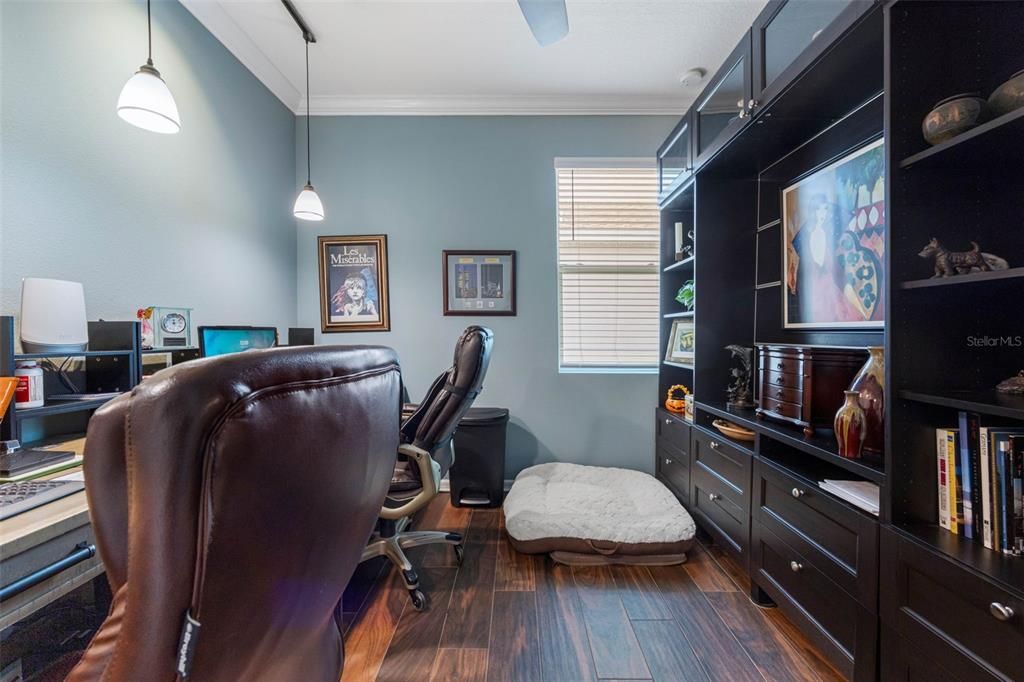 For Sale: $374,900 (4 beds, 2 baths, 1633 Square Feet)