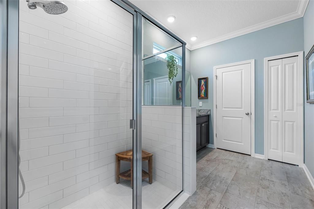 For Sale: $374,900 (4 beds, 2 baths, 1633 Square Feet)