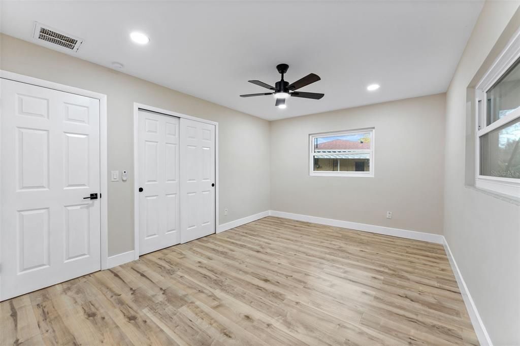 For Sale: $569,000 (3 beds, 3 baths, 1834 Square Feet)