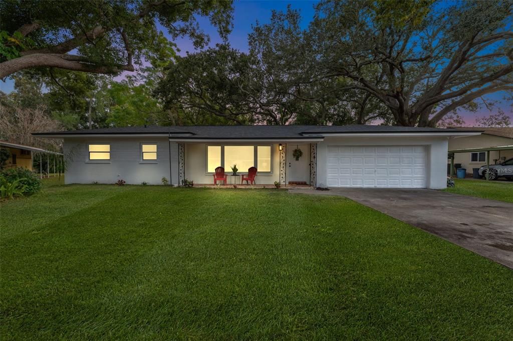 For Sale: $569,000 (3 beds, 3 baths, 1834 Square Feet)