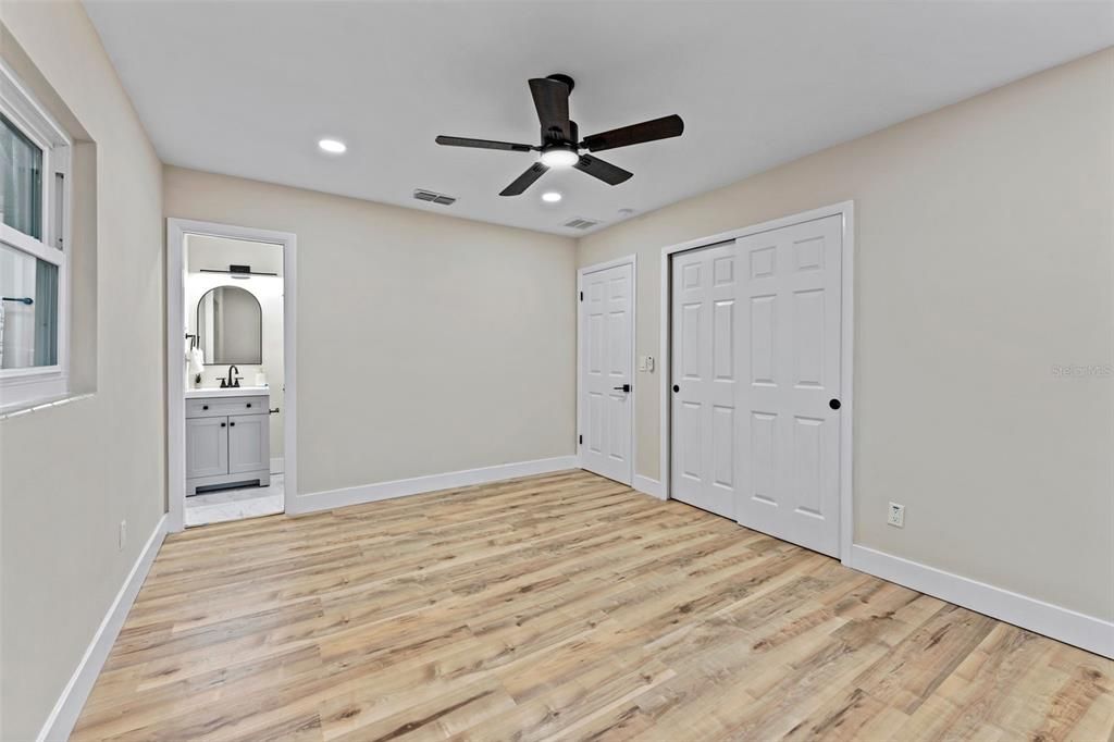 For Sale: $569,000 (3 beds, 3 baths, 1834 Square Feet)