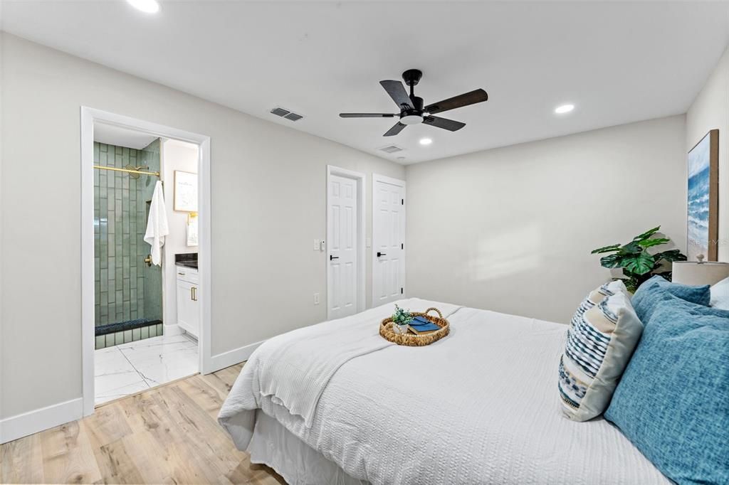 For Sale: $569,000 (3 beds, 3 baths, 1834 Square Feet)