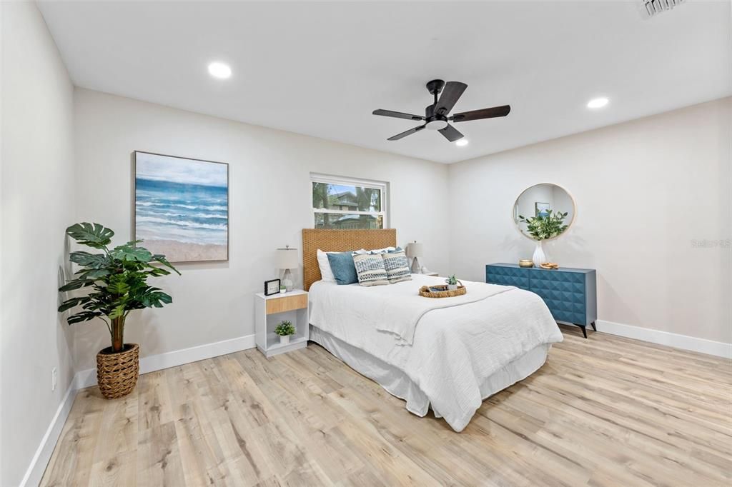 For Sale: $569,000 (3 beds, 3 baths, 1834 Square Feet)