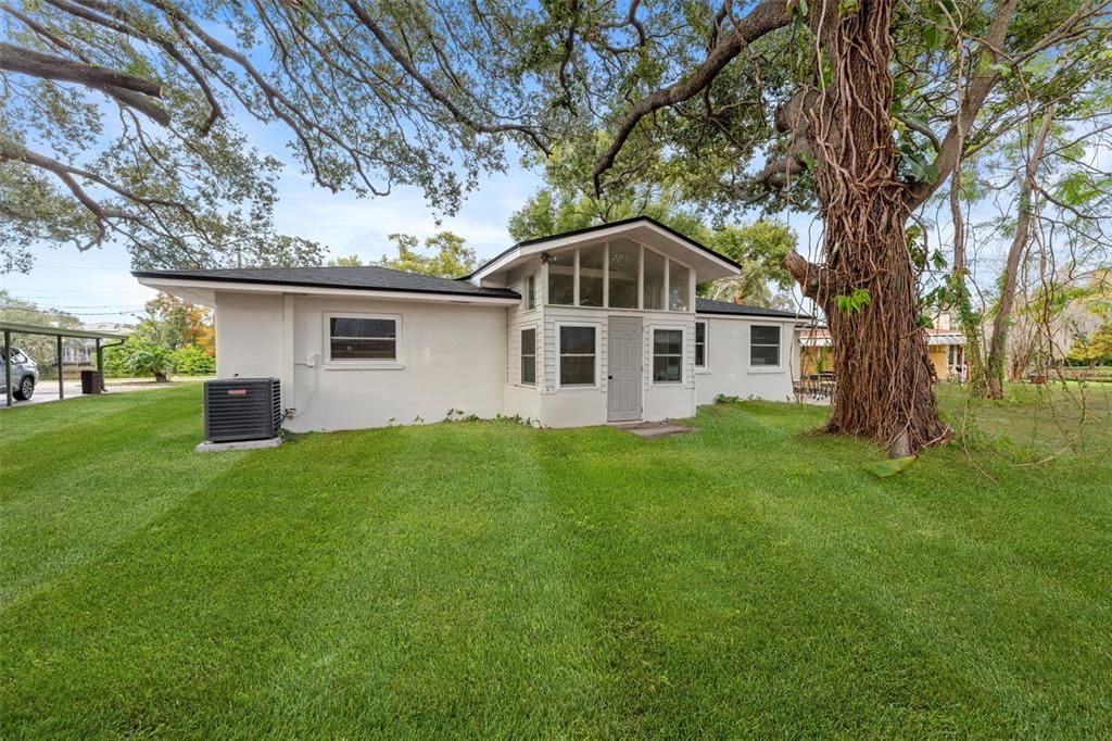 For Sale: $569,000 (3 beds, 3 baths, 1834 Square Feet)