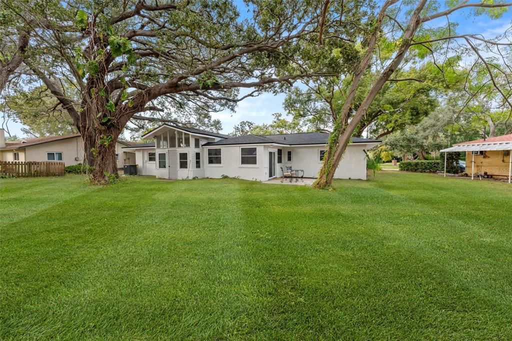 For Sale: $569,000 (3 beds, 3 baths, 1834 Square Feet)