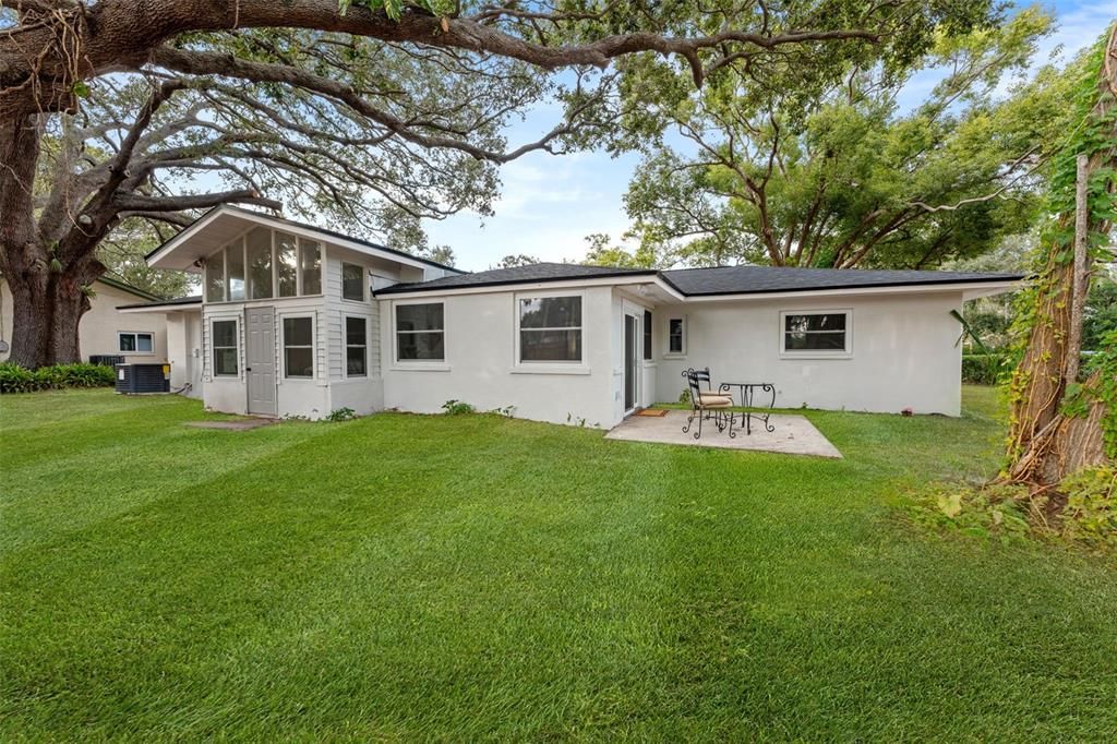 For Sale: $569,000 (3 beds, 3 baths, 1834 Square Feet)