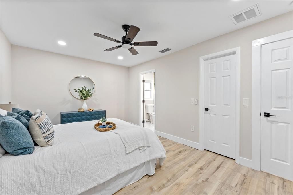 For Sale: $569,000 (3 beds, 3 baths, 1834 Square Feet)